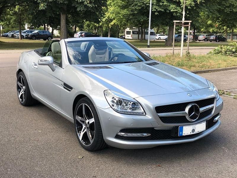 Gebraucht Mercedes SLK250 204 PS (150 kW) 2011 Silber Cabrio