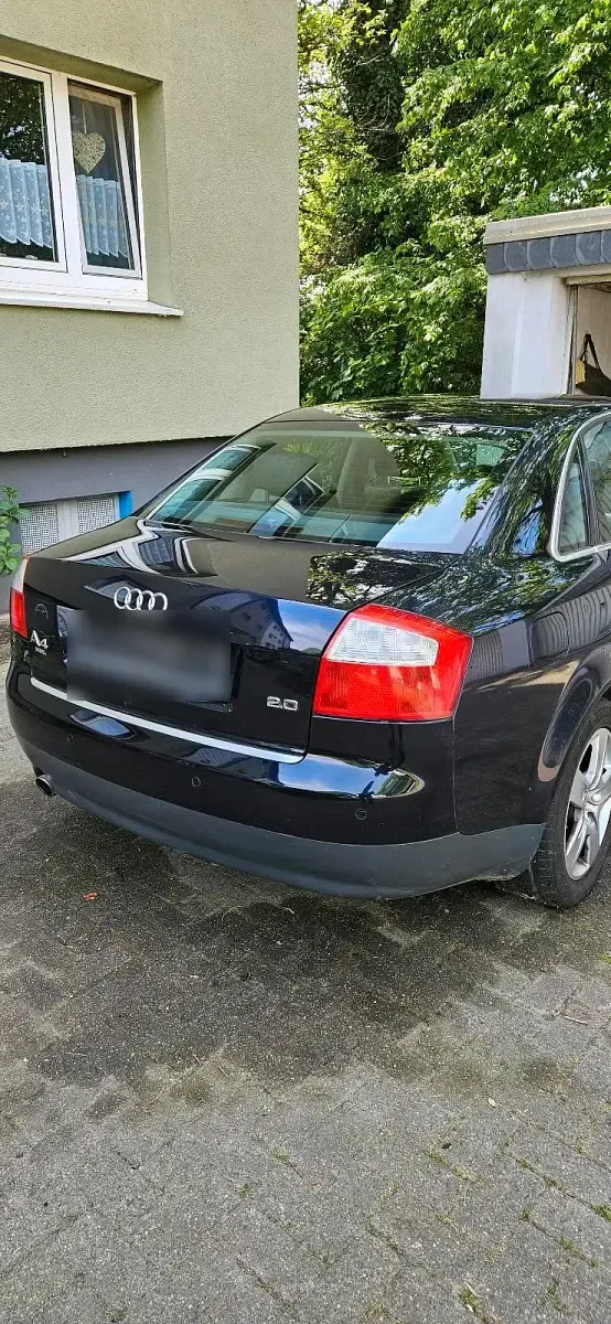 Używany Audi A4 131 KM (96 kW) 2001 Niebieski Sedan/Limuzyna