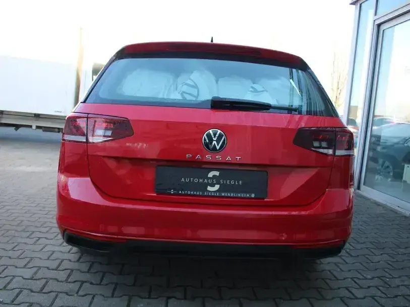 Gebraucht VW Passat Business 122 PS (89 kW) 2023 Tornadorot Kombi