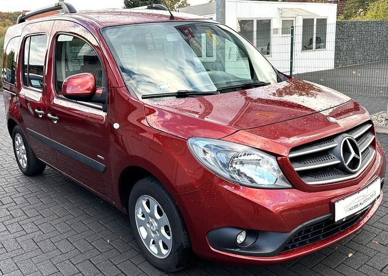 Rot Gebraucht 2015 Mercedes Citan 111 Kombi | 9.999 € (Fairer Preis) - Bild 1/4