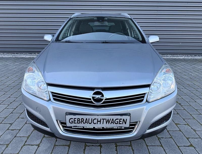 Gebraucht Opel Astra Edition 116 PS (85 kW) 2007 Lichtsilber/silver lightning Kombi