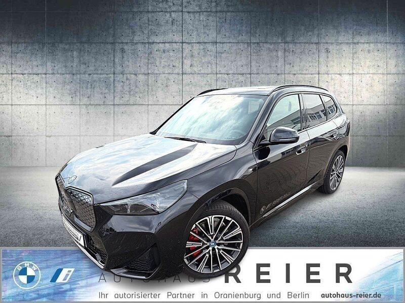 Black sapphire Gebraucht 2025 BMW iX1 M Sport SUV | 54.900 € - Bild 1/4