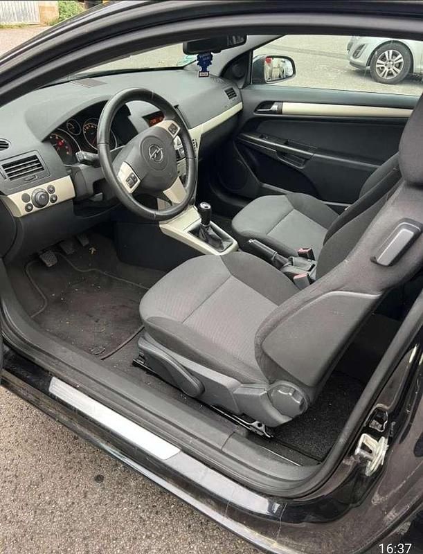 Gebraucht Opel Astra 103 PS (75 kW) 2008 Schwarz Coupé