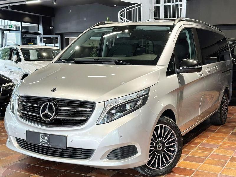 Brillantsilber metallic mb 974 Gebraucht 2019 Mercedes V220 Night Van / Kleinbus | 30.939 € (Fairer Preis) - Bild 1/4