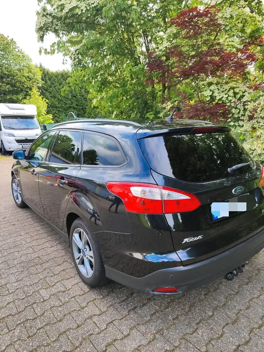 Gebraucht Ford Focus 125 PS (91 kW) 2014 Schwarz Kombi