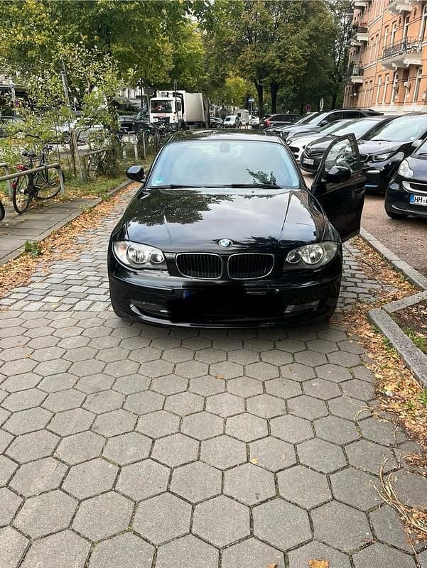 Schwarz Gebraucht 2010 BMW 120 Kleinwagen | 5.490 € (Fairer Preis) - Bild 1/4