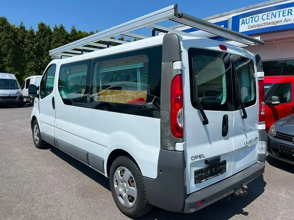 Gebraucht Opel Vivaro 114 PS (83 kW) 2011 Weiß Van / Kleinbus
