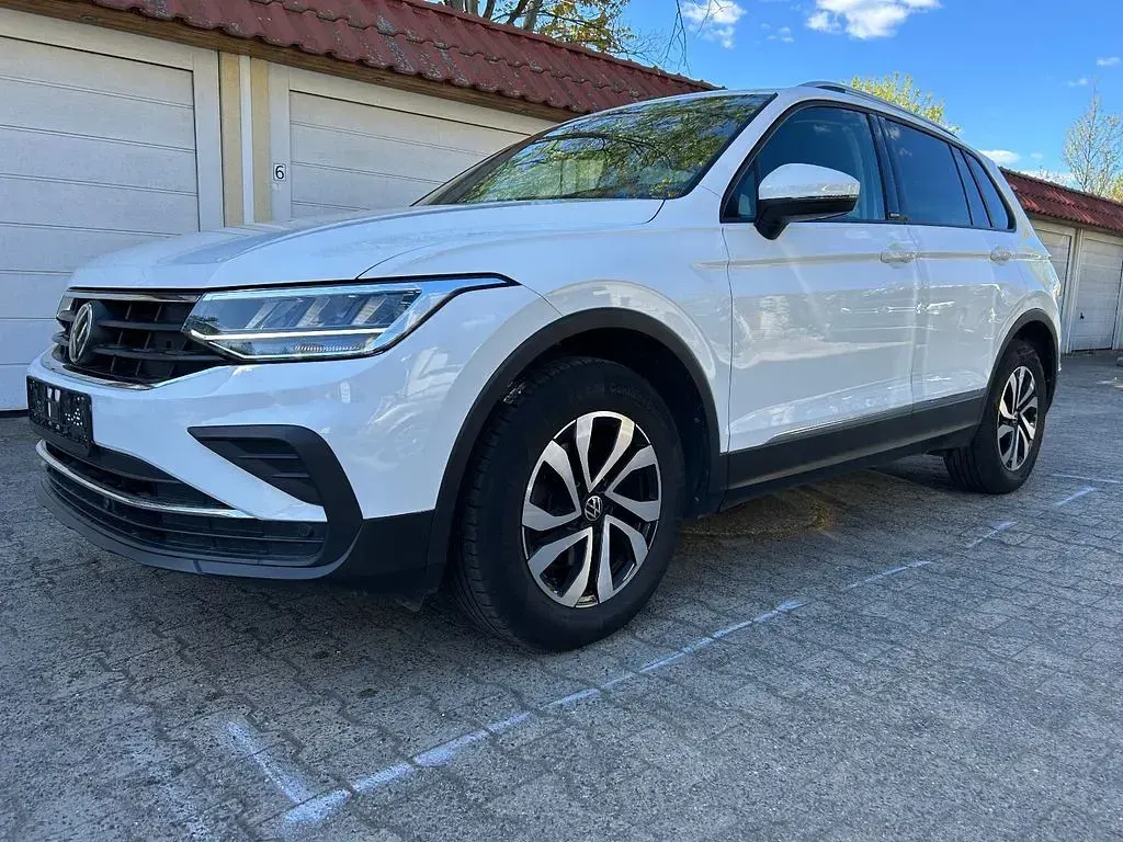 Second-hand VW Tiguan Active 150 CP (110 kW) 2022 Alb SUV