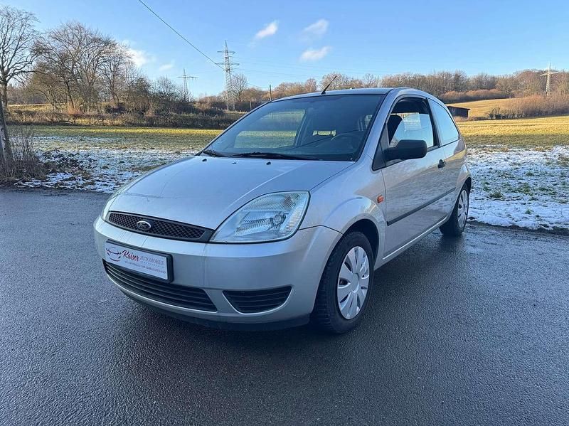 Gebraucht Ford Fiesta Ambiente 69 PS (50 kW) 2005 Silber Limousine