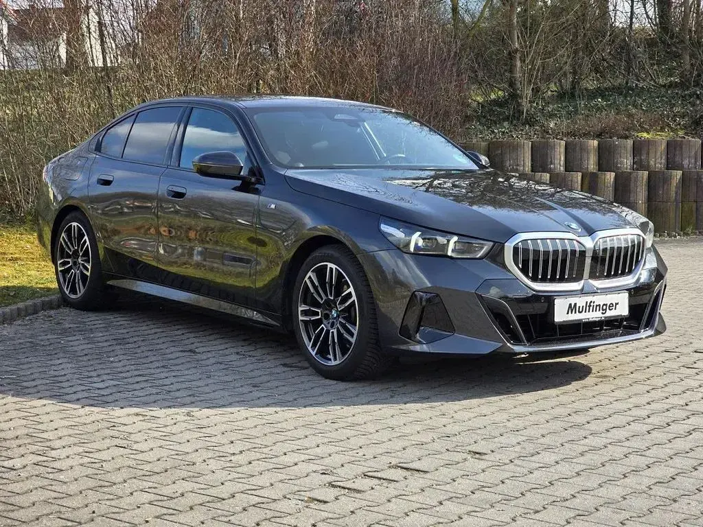 Gebraucht BMW 520 M Sport 190 PS (139 kW) 2025 Sophistograu brillanteffekt (metallic) Limousine