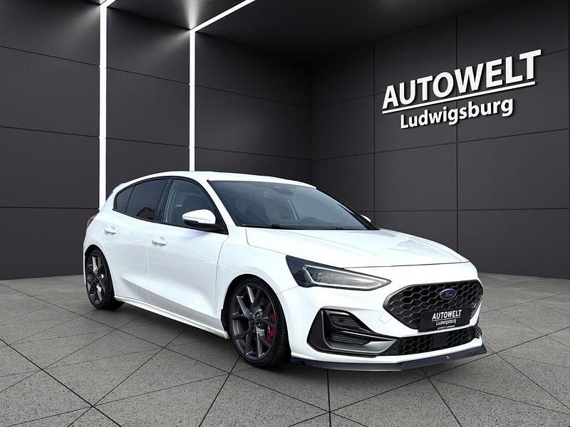 Używany Ford Focus ST 280 KM (205 kW) 2022 Biały Sedan/Limuzyna