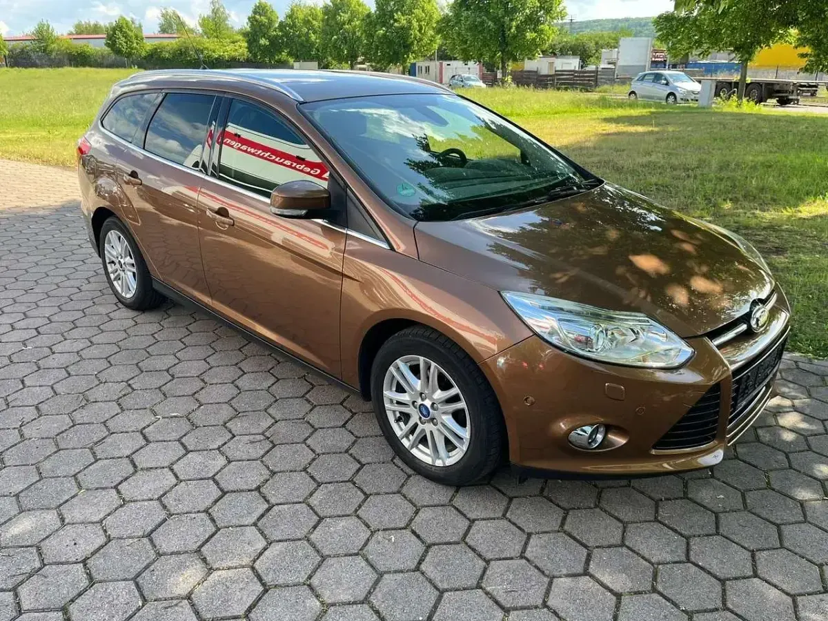 Gebraucht Ford Focus Titanium 125 PS (91 kW) 2014 Braun Kombi