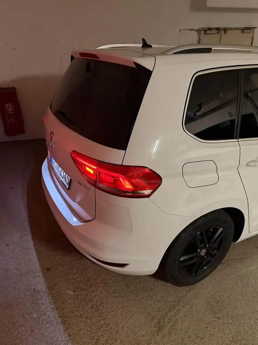 Gebraucht VW Touran 150 PS (110 kW) 2017 Weiß Van / Kleinbus