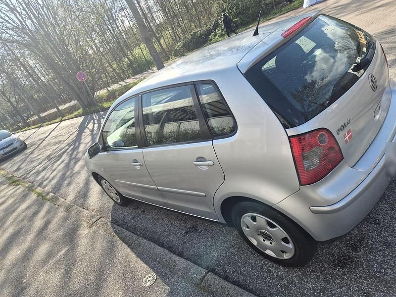 Gebraucht VW Polo 60 PS (44 kW) 2004 Silber Kleinwagen