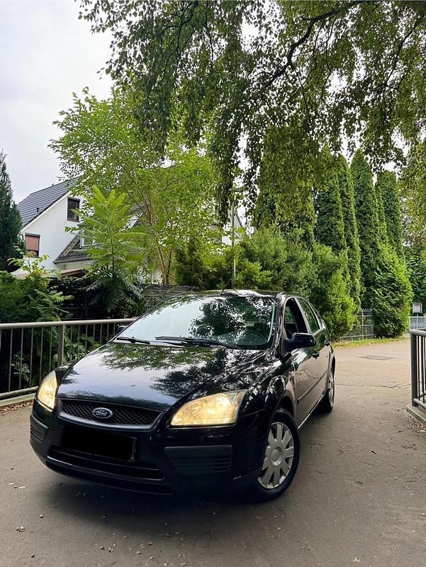 Schwarz Gebraucht 2008 Ford Focus Limousine | 1.900 € (Fairer Preis) - Bild 1/4