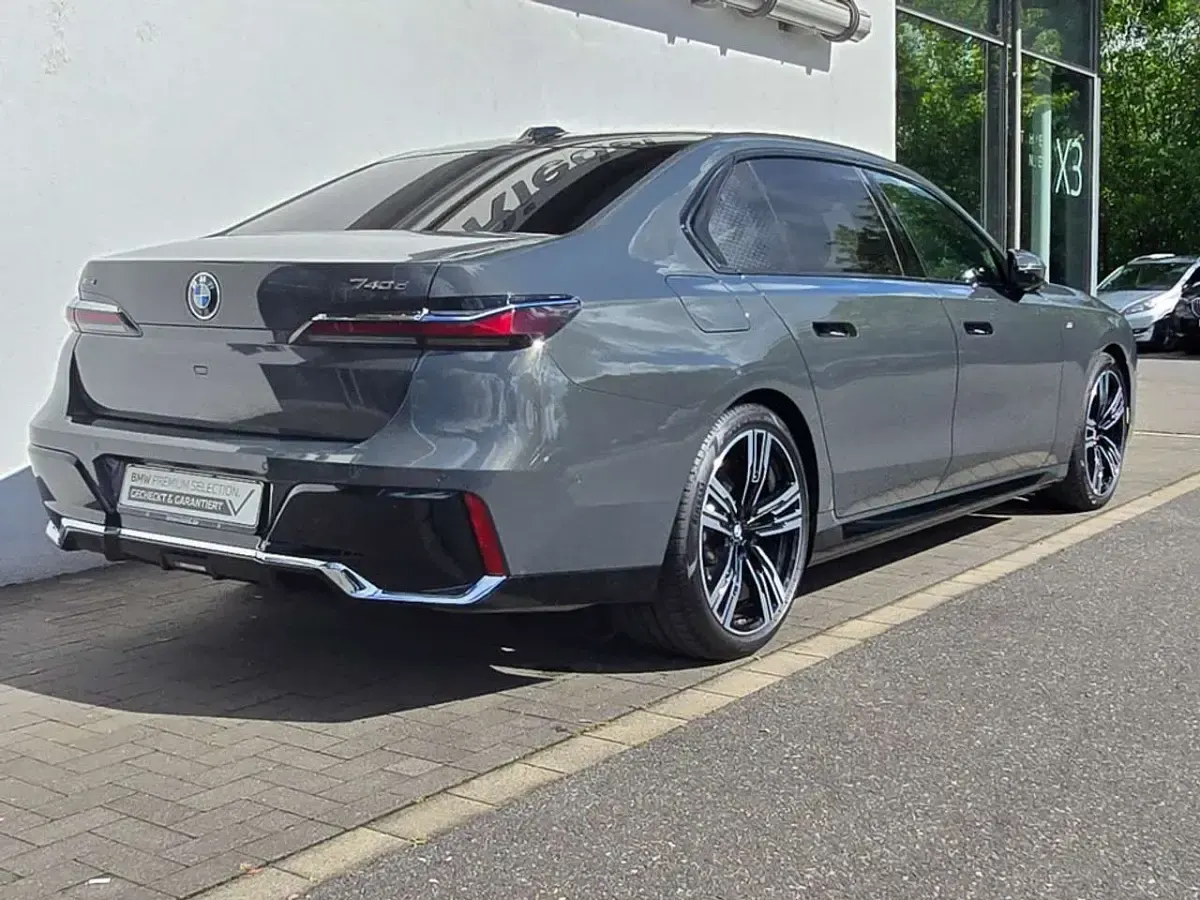 Gebraucht BMW 740 M Sport 299 PS (219 kW) 2025 Bmw individual dravitgrau Limousine
