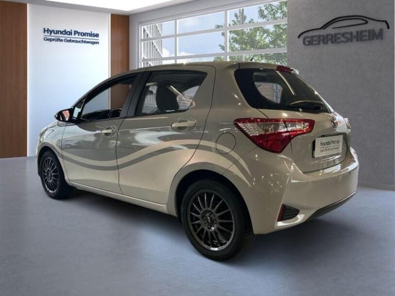Gebraucht Toyota Yaris Comfort 69 PS (50 kW) 2019 Grau Kleinwagen
