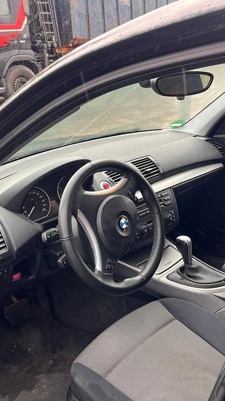 Gebraucht BMW 118 129 PS (94 kW) 2006 Schwarz Kleinwagen