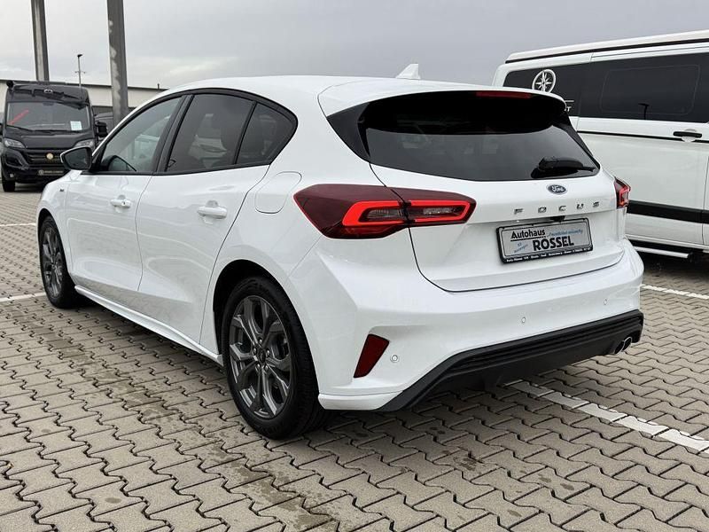 Neu Ford Focus ST-Line 125 PS (91 kW) 2025 Frostweiß Limousine