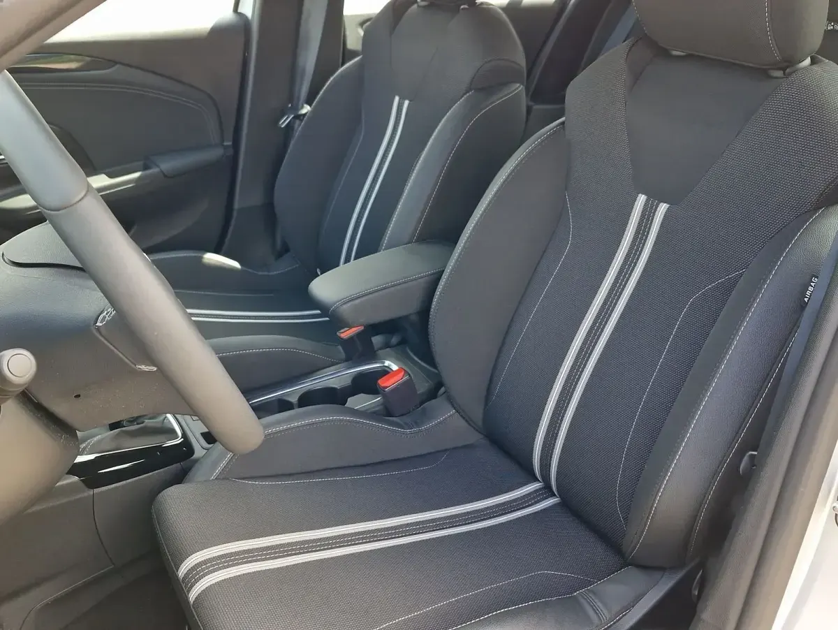 Gebraucht Opel Corsa 101 PS (74 kW) 2024 Silber metallic Kleinwagen