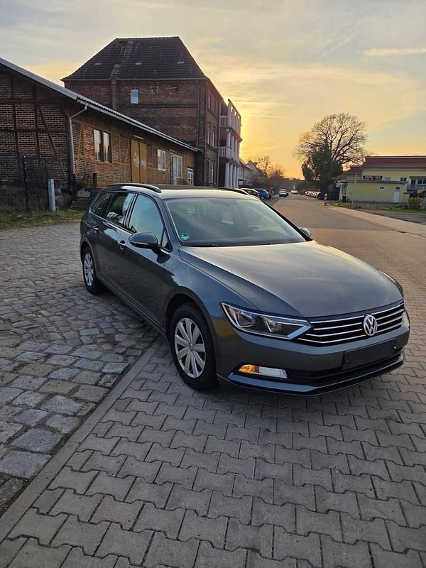 Gebraucht VW Passat 150 PS (110 kW) 2015 Silber Kombi