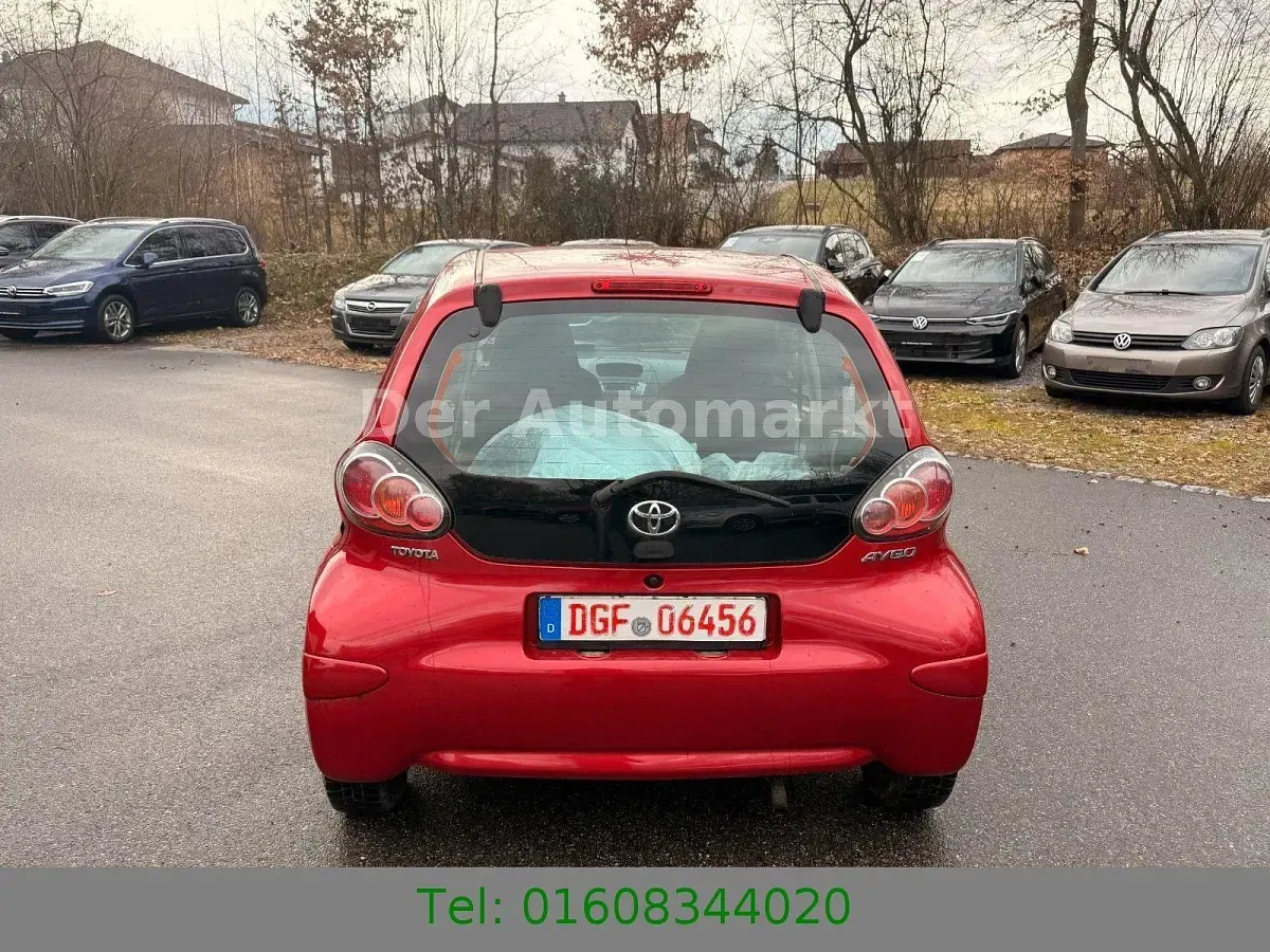 Używany Toyota Aygo 68 KM (50 kW) 2011 Czerwony Hatchback