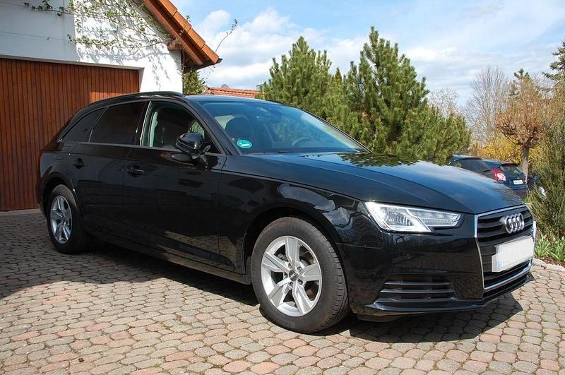 Schwarz Gebraucht 2016 Audi A4 Ambiente Kombi | 16.650 € (Fairer Preis) - Bild 1/4