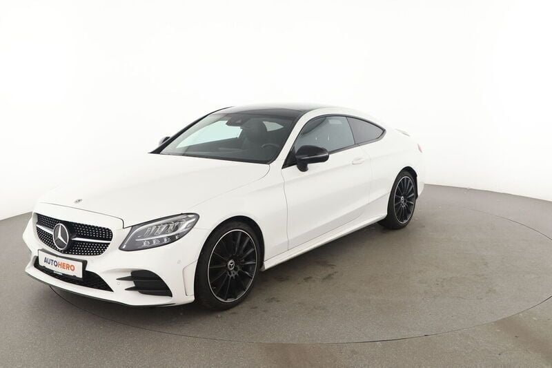 Weiß Gebraucht 2021 Mercedes C220 AMG line Coupé | 34.770 € (Fairer Preis) - Bild 1/4