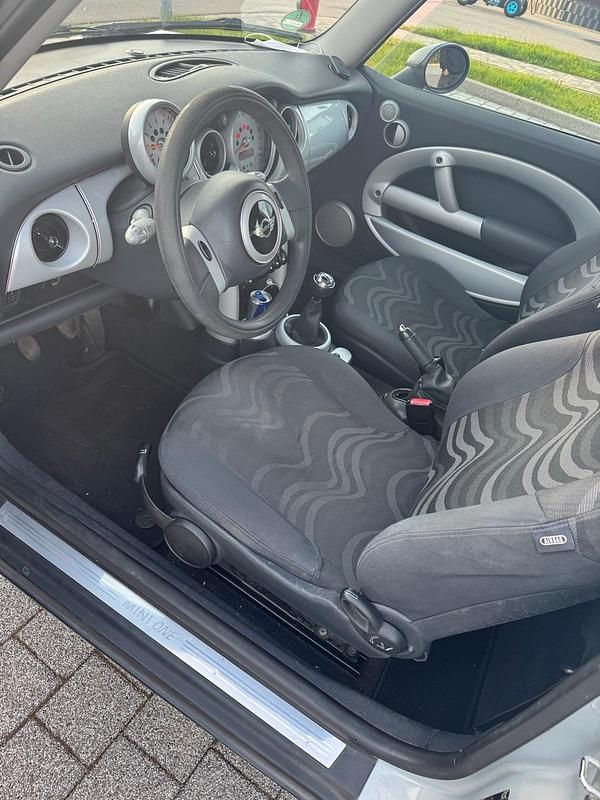 Usata Mini ONE 95 CV (69 kW) 2003 Grigio Utilitaria