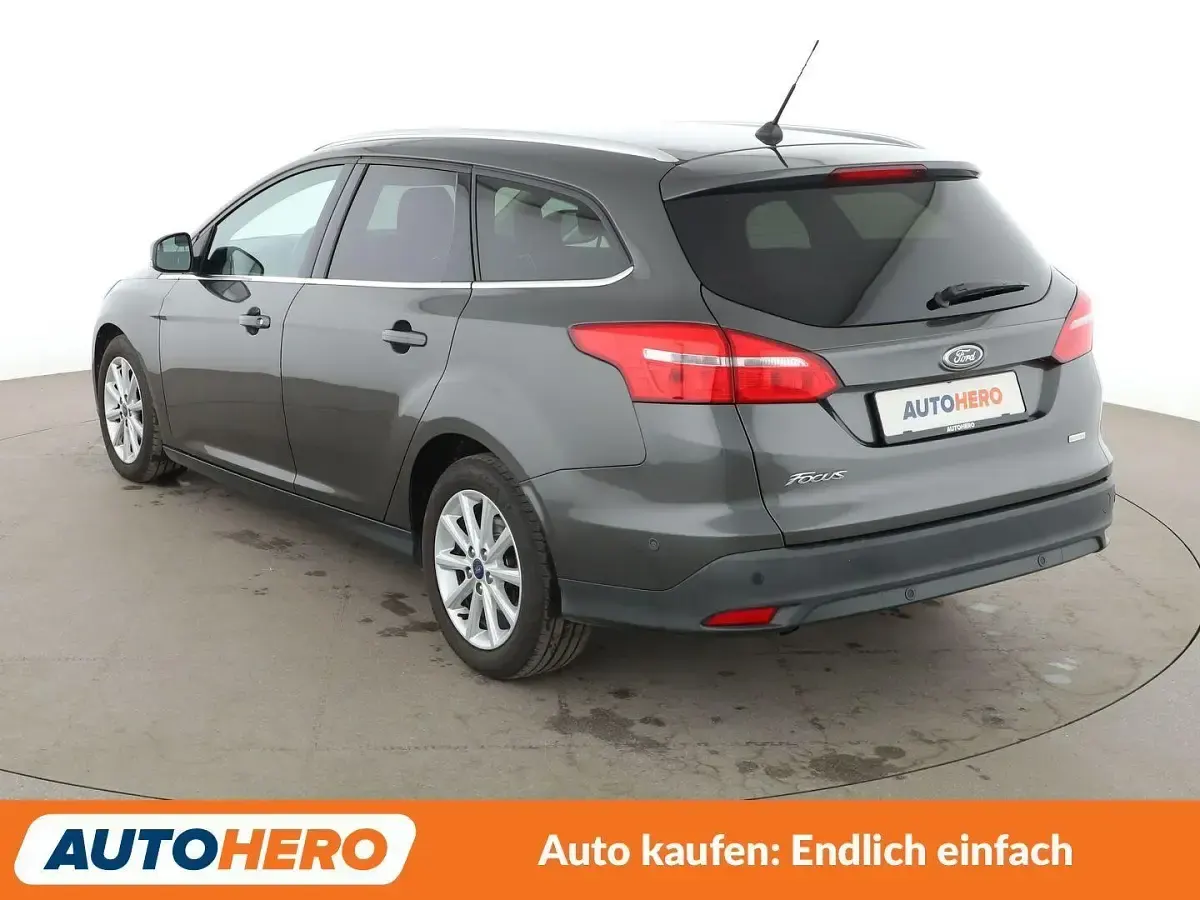 Gebraucht Ford Focus Titanium 125 PS (91 kW) 2017 Grau Kombi