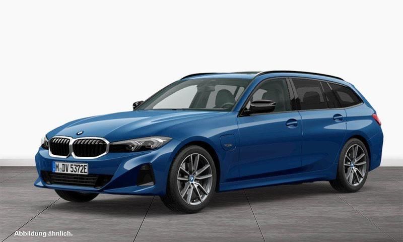 Blau Gebraucht 2022 BMW 320e Sport Line Kombi | 33.911 € (Teuer) - Bild 1/3