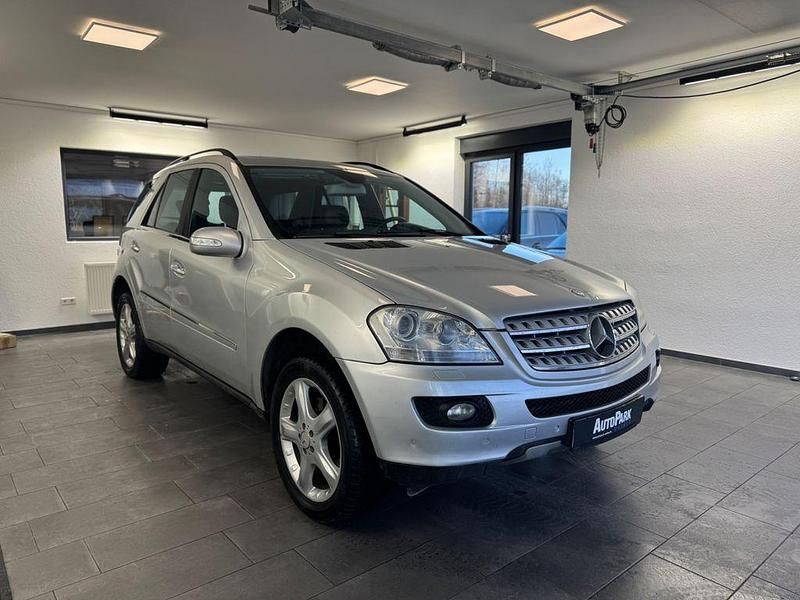 Gebraucht Mercedes ML320 224 PS (164 kW) 2007 Silber SUV