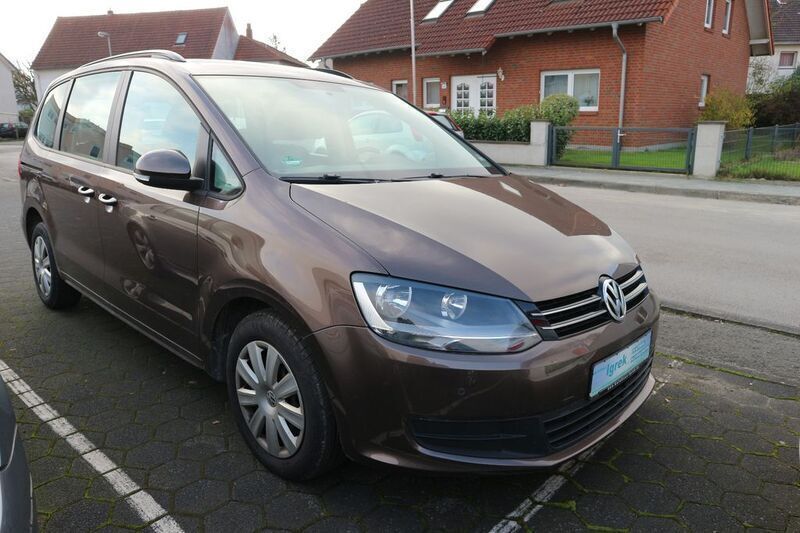 Gebraucht VW Sharan Trendline 140 PS (102 kW) 2011 Braun Van / Kleinbus