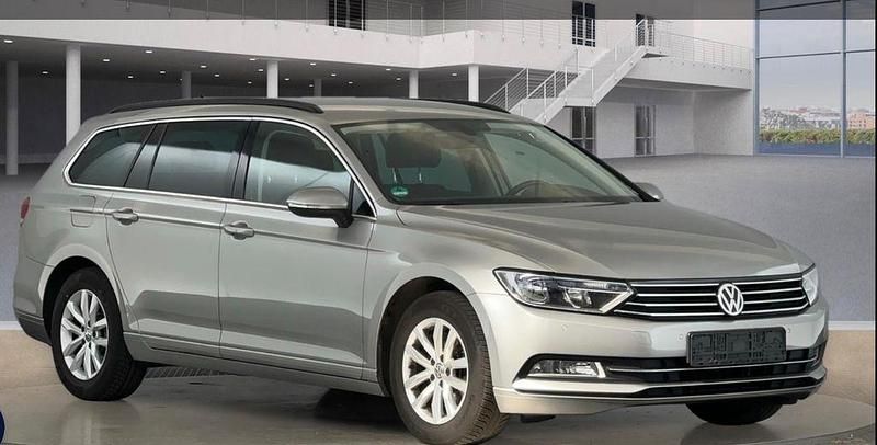 Silber Gebraucht 2017 VW Passat Comfortline Kombi | 11.990 € (Guter Preis) - Bild 1/4