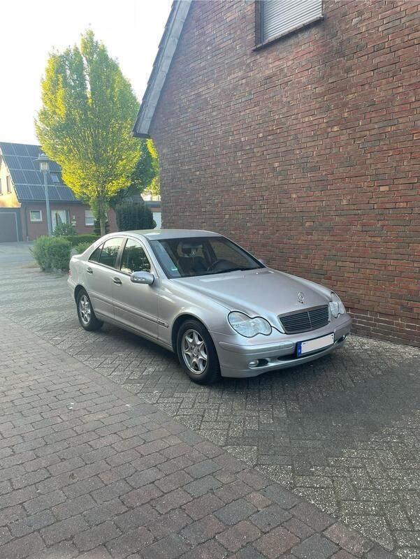 Silber Gebraucht 2000 Mercedes C180 Elegance Limousine | 4.100 € (Teuer) - Bild 1/4