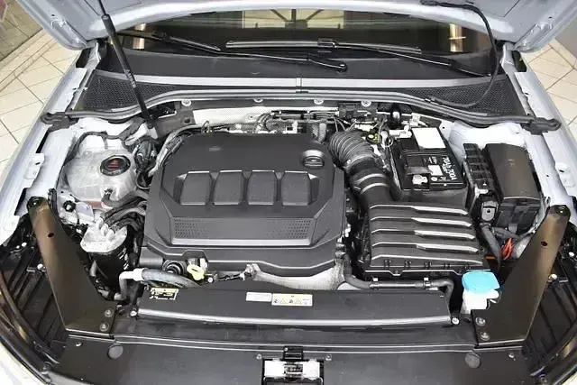 Gebraucht VW Passat Business 150 PS (110 kW) 2022 Silber Kombi