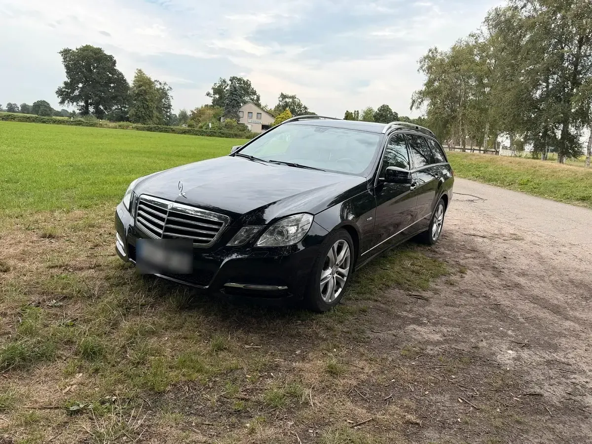 Gebraucht Mercedes E220 170 PS (125 kW) 2012 Schwarz Kombi