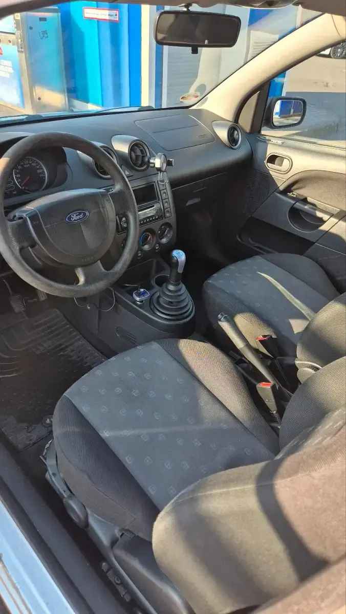 Gebraucht Ford Fiesta 60 PS (44 kW) 2005 Grau Kleinwagen