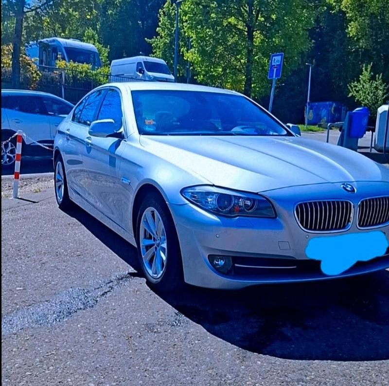 Second-hand BMW 520 184 CP (135 kW) 2012 Argintiu Berlinǎ