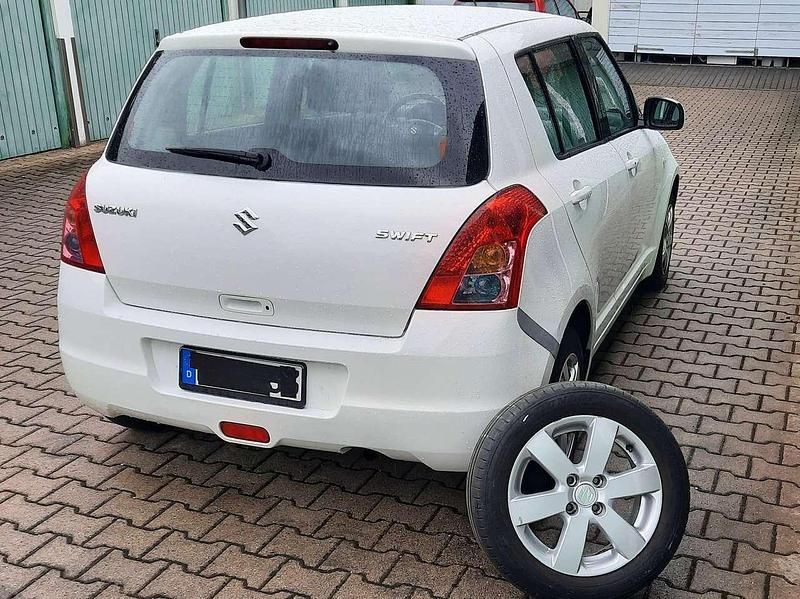 Gebraucht 2008 Suzuki Swift Club Limousine | 2.950 € (Fairer Preis) - Bild 1/4