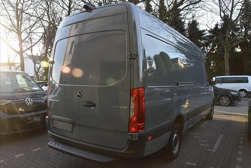Grau Gebraucht 2023 Mercedes Sprinter Van | 46.730 € - Bild 1/4