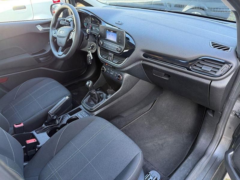 Gebraucht Ford Fiesta Trend 86 PS (63 kW) 2019 Grau Limousine