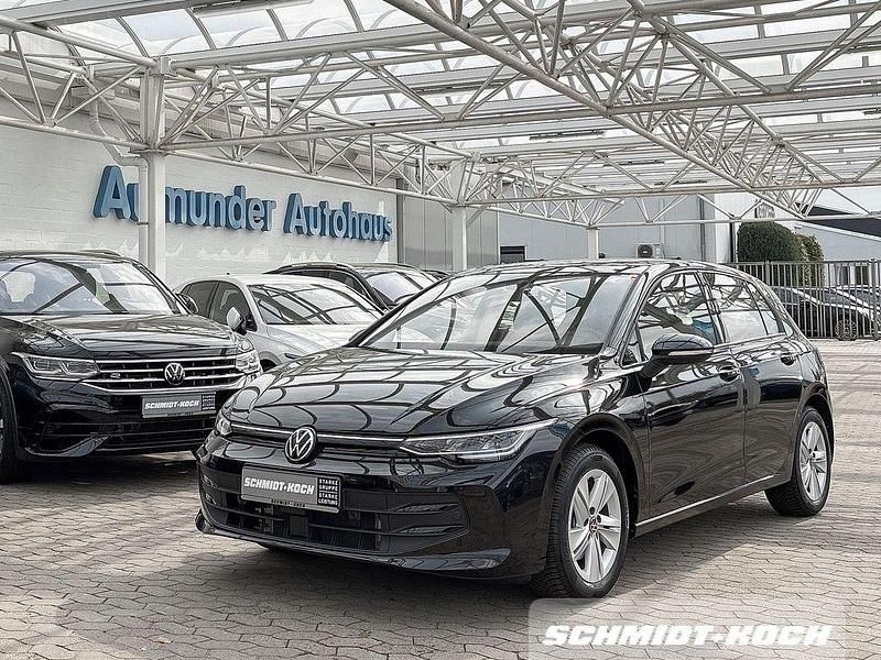 Gebraucht VW Golf VIII Life 150 PS (110 kW) 2024 Grenadillschwarz (schwarz) Limousine