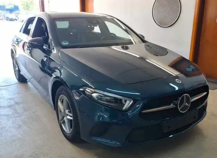Gebraucht Mercedes A200 Night 150 PS (110 kW) 2022 Blau Limousine