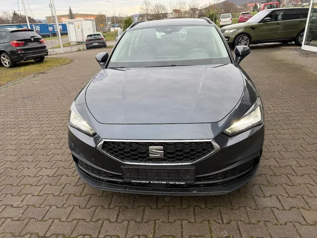 Usado Seat Leon Reference 116 CV (85 kW) 2023 Gris Berlina