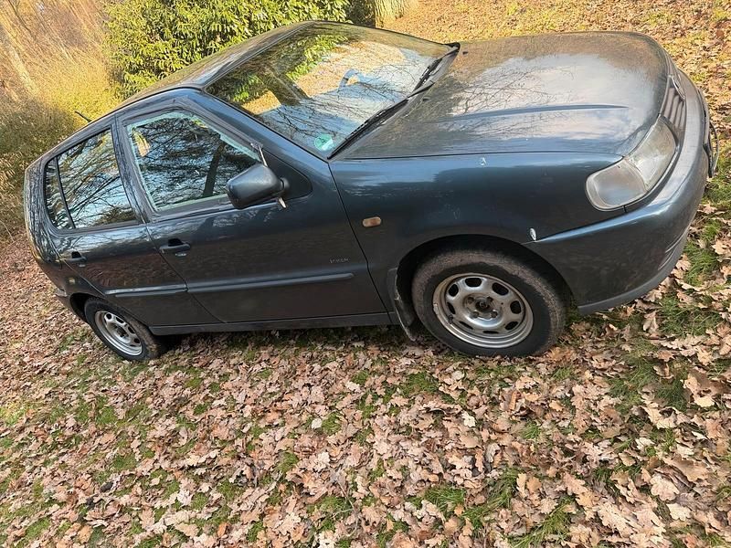 Gebraucht VW Polo 60 PS (44 kW) 1999 Schwarz Kleinwagen