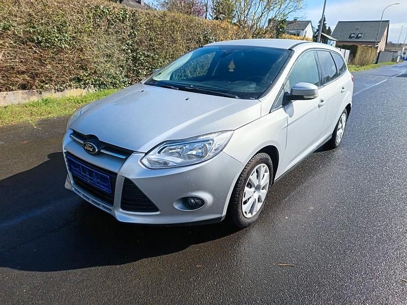 Gebraucht Ford Focus Trend 125 PS (91 kW) 2012 Silber Kombi