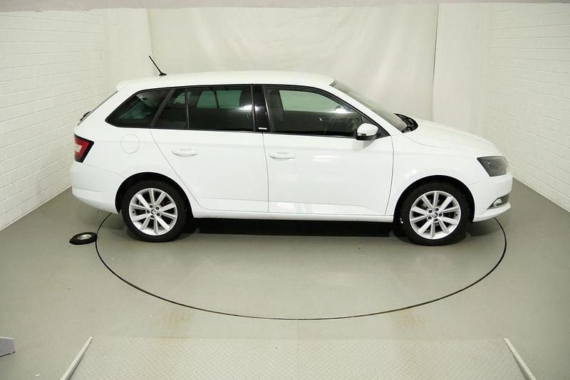 Gebraucht Skoda Fabia Joy 90 PS (66 kW) 2016 Weiß Kombi