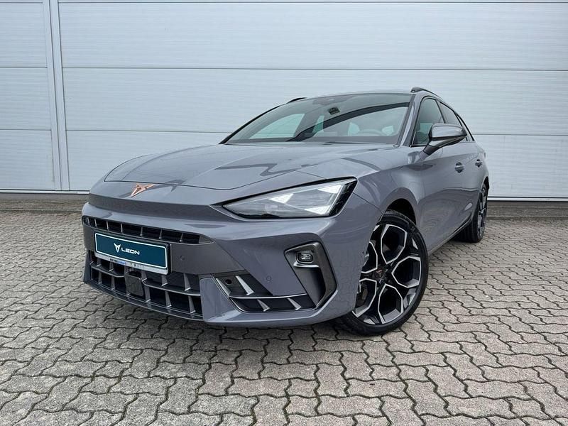 Neu Cupra Leon 204 PS (150 kW) 2025 Grau Limousine