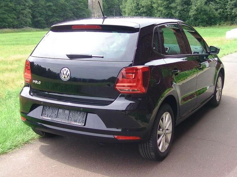 Schwarz Gebraucht 2016 VW Polo Comfortline Limousine | 6.850 € (Superpreis) - Bild 1/4